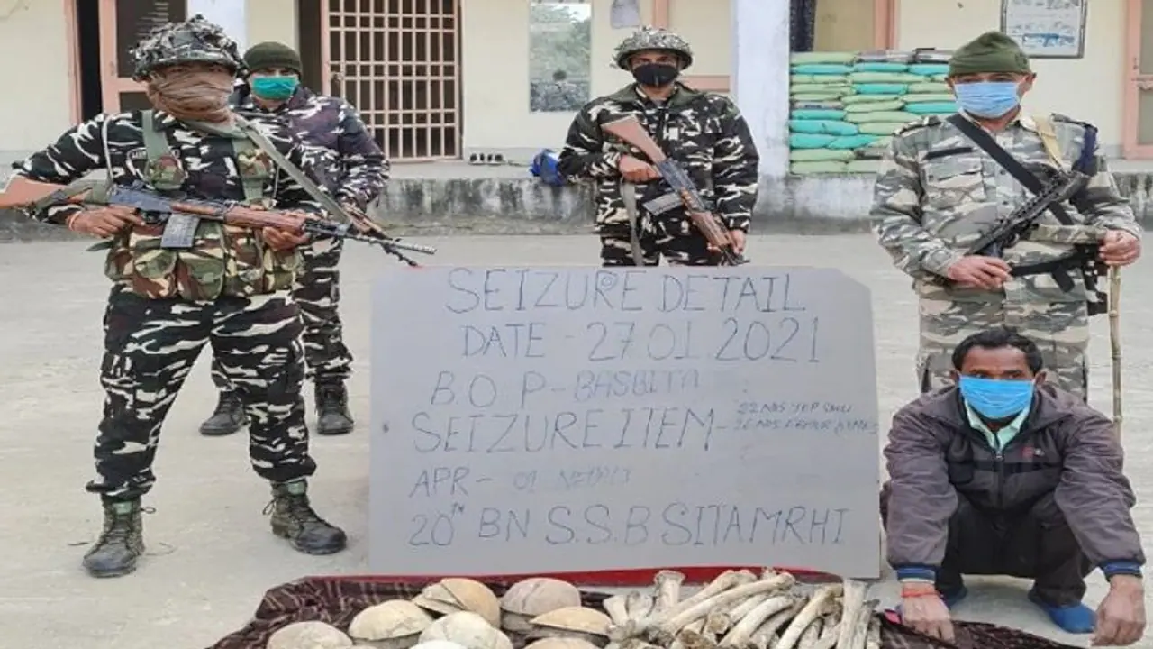 इस शख्स के बैग से मिलीं 22 खोपड़ियां और इंसानी हड्डियां, सच सुनकर हैरान रह गए सीमा पर तैनात जवान इस शख्स के बैग से मिलीं 22 खोपड़ियां और इंसानी हड्डियां, सच सुनकर हैरान रह गए सीमा पर तैनात जवान