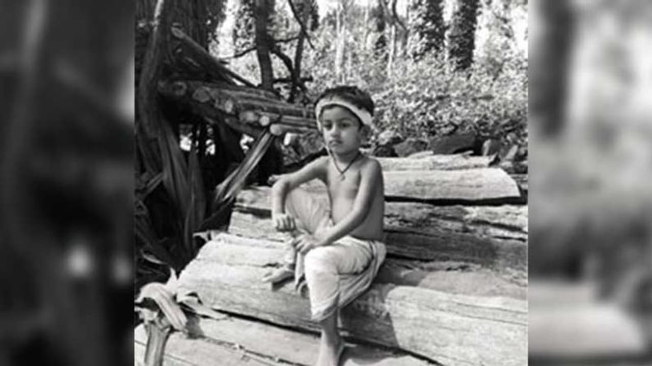 ఆర్ ఆర్ ఆర్ లీక్: చిన్నప్పటి కొమరం భీమ్ ఇడుగో..? ఆర్ ఆర్ ఆర్ లీక్: చిన్నప్పటి కొమరం భీమ్ ఇడుగో..?