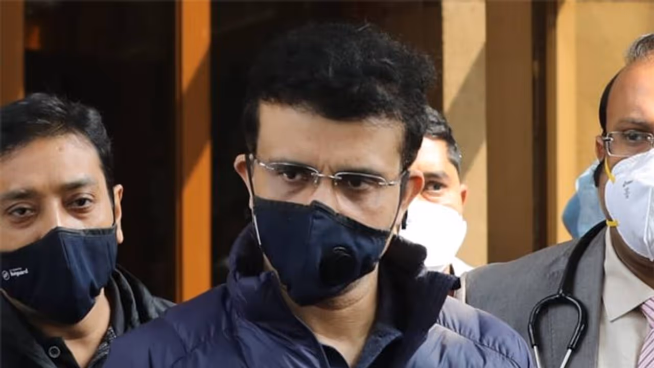 Sourav Ganguly: ফের সৌরভ গঙ্গোপাধ্যায়ের পরিবারে করোনার থাবা, আক্রান্ত ৩ সদস্য Sourav Ganguly: ফের সৌরভ গঙ্গোপাধ্যায়ের পরিবারে করোনার থাবা, আক্রান্ত ৩ সদস্য