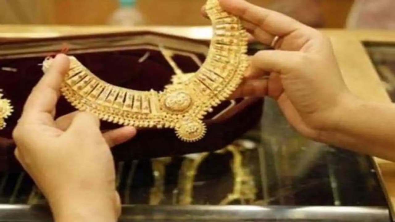 Gold price today : രണ്ട് ദിവസത്തിനുള്ളിൽ കനത്ത ഇടിവുമായി സ്വർണവില
