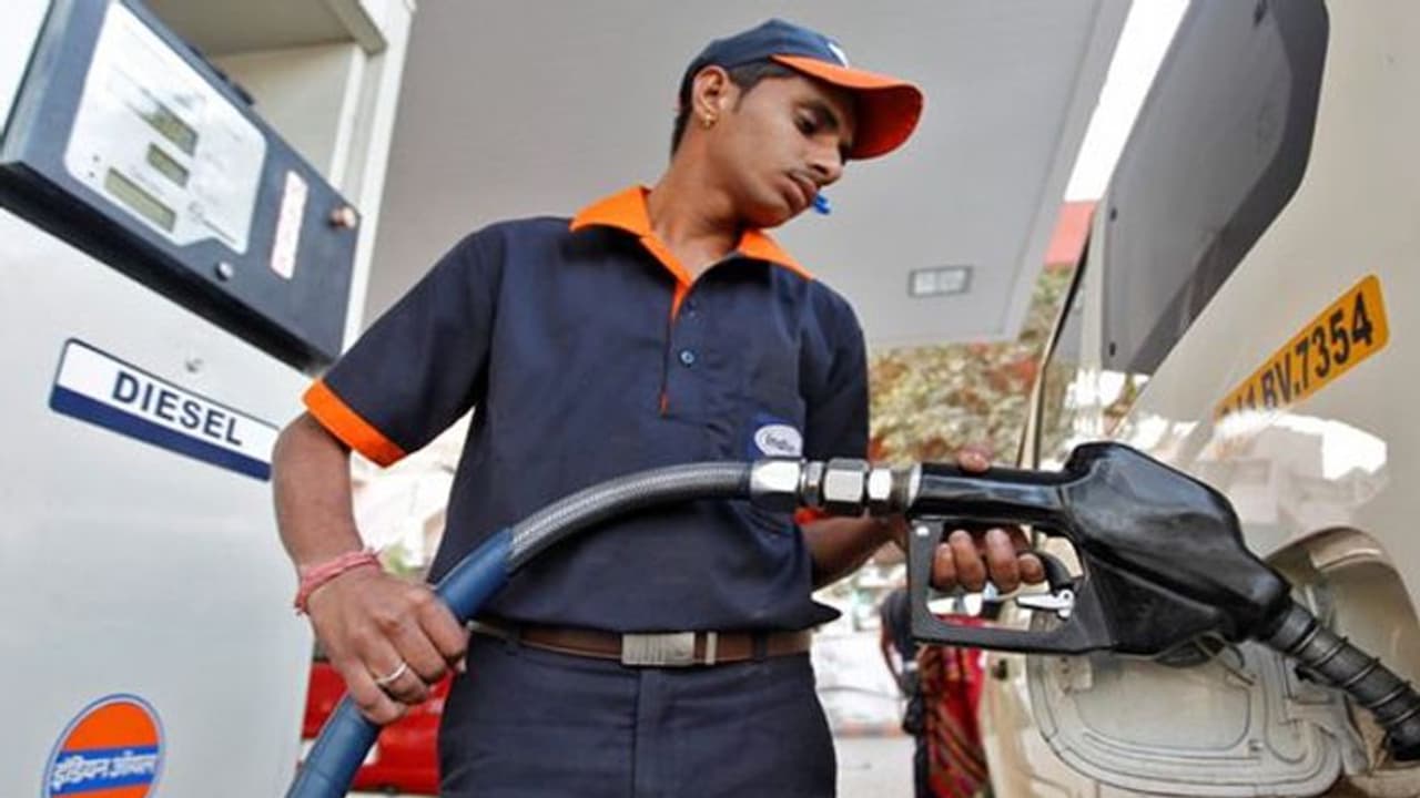 Petrol, diesel price today, November 6: Fuel rates remain unchanged Petrol, diesel price today, November 6: Fuel rates remain unchanged