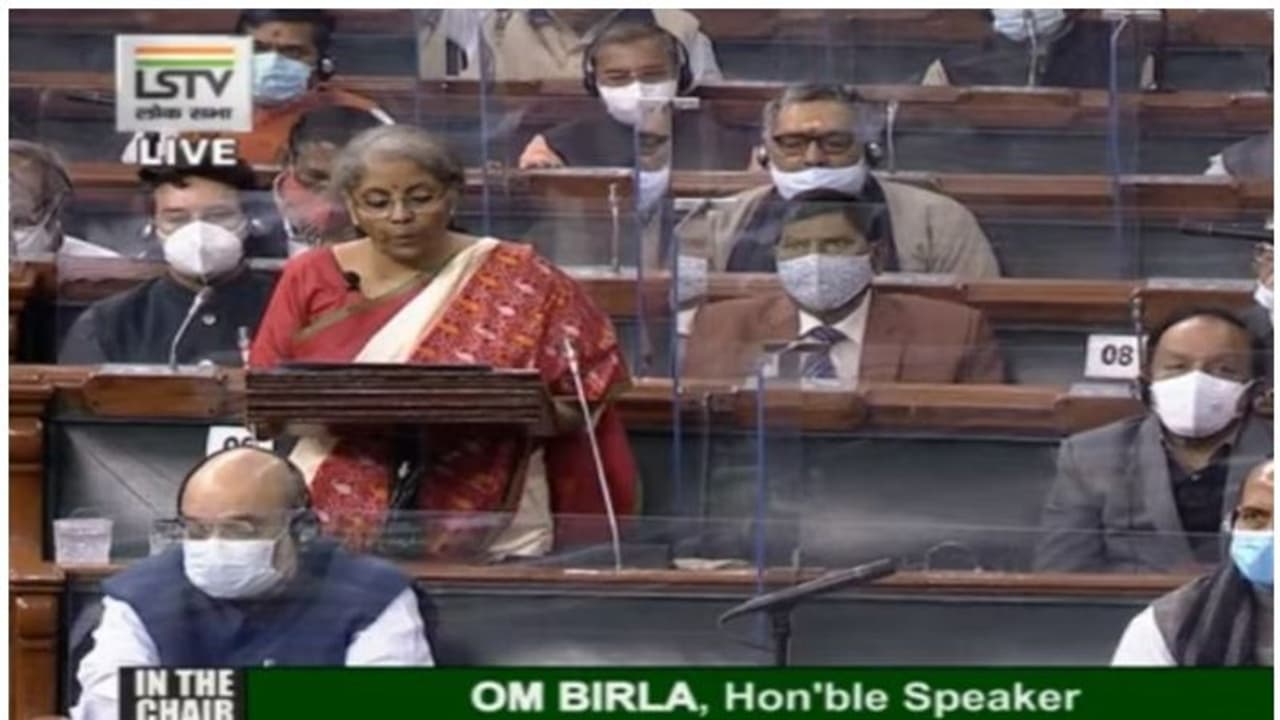 సీనియర్ సిటిజన్లకు బంఫర్ ఆఫర్: వ్యక్తిగత ఆదాయ పన్ను యథాతథం సీనియర్ సిటిజన్లకు బంఫర్ ఆఫర్: వ్యక్తిగత ఆదాయ పన్ను యథాతథం