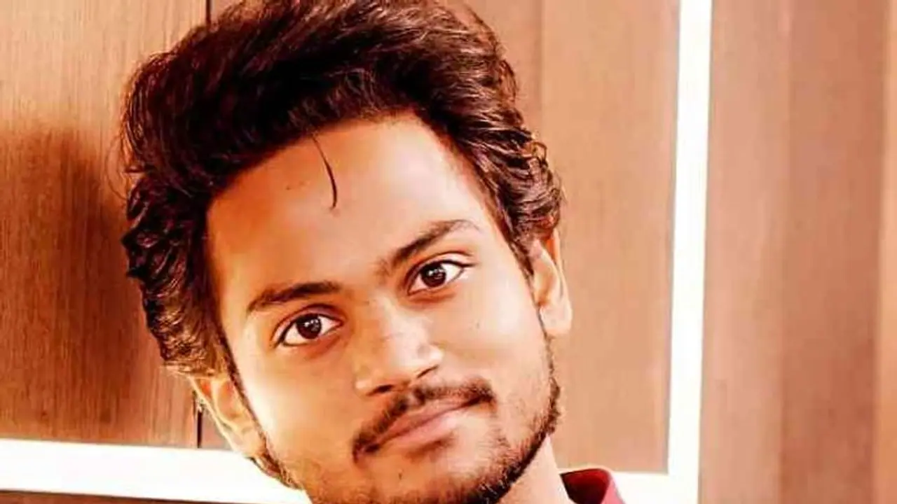 బిగ్ బాస్ 5 మొదటి కంటెస్టెంట్ గా యువ హీరో...? బిగ్ బాస్ 5 మొదటి కంటెస్టెంట్ గా యువ హీరో...?