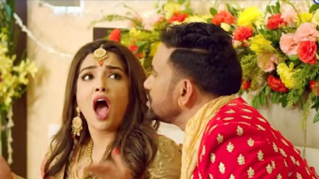 दिनेश लाल यादव ने सुहागरात के दिन आम्रपाली से की अजब डिमांड, निरहुआ के गाने को मिले 1 करोड़ से ज्यादा व्यूज दिनेश लाल यादव ने सुहागरात के दिन आम्रपाली से की अजब डिमांड, निरहुआ के गाने को मिले 1 करोड़ से ज्यादा व्यूज