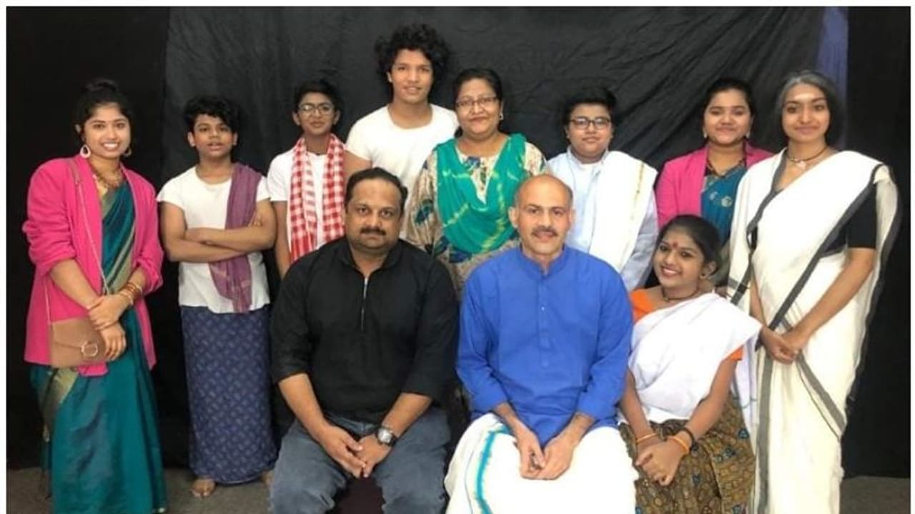 മലയാളം മിഷന് നാടകക്കളരിയില് ബഷീര് കഥയ്ക്ക് ദൃശ്യാവിഷ്കാരം മലയാളം മിഷന് നാടകക്കളരിയില് ബഷീര് കഥയ്ക്ക് ദൃശ്യാവിഷ്കാരം