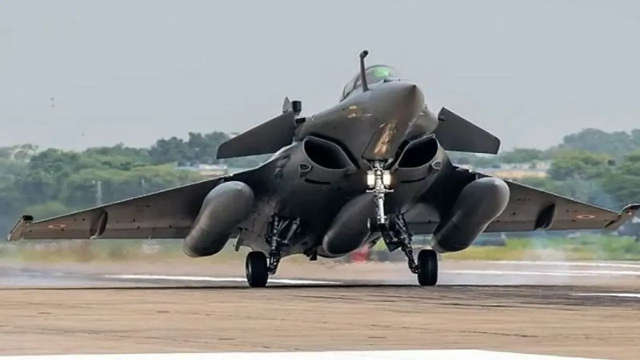 Induction of Rafale aircraft into Indian Air Force by 2022: IAF chief Induction of Rafale aircraft into Indian Air Force by 2022: IAF chief