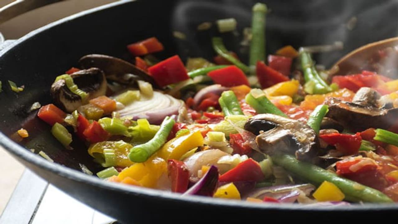 പാചകം ചെയ്യുമ്പോള്‍ പ്രത്യേകം ശ്രദ്ധിക്കേണ്ട അഞ്ച് കാര്യങ്ങള്‍...