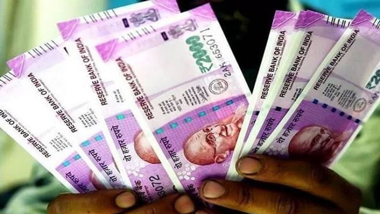 9 ശതമാനത്തിന് മുകളിൽ പലിശ; ഫിക്സഡ് ഡെപ്പോസിറ്റിന് വമ്പൻ പലിശയുമായി ഈ മൂന്ന് ബാങ്കുകൾ 9 ശതമാനത്തിന് മുകളിൽ പലിശ; ഫിക്സഡ് ഡെപ്പോസിറ്റിന് വമ്പൻ പലിശയുമായി ഈ മൂന്ന് ബാങ്കുകൾ