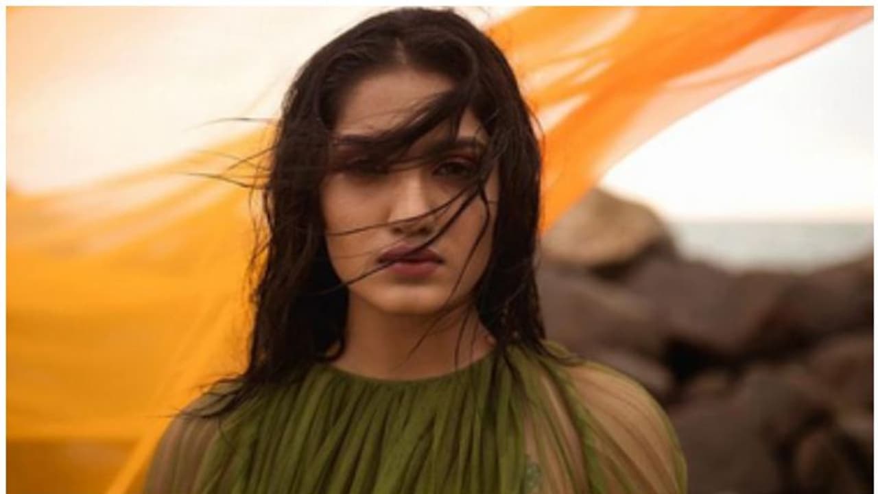 'ഓരോ പ്രഭാതവും നിങ്ങള്ക്ക് ആവശ്യമായ വെളിച്ചം നല്കും ', ഫോട്ടോയുമായി സാനിയ ഇയ്യപ്പൻ 'ഓരോ പ്രഭാതവും നിങ്ങള്ക്ക് ആവശ്യമായ വെളിച്ചം നല്കും ', ഫോട്ടോയുമായി സാനിയ ഇയ്യപ്പൻ