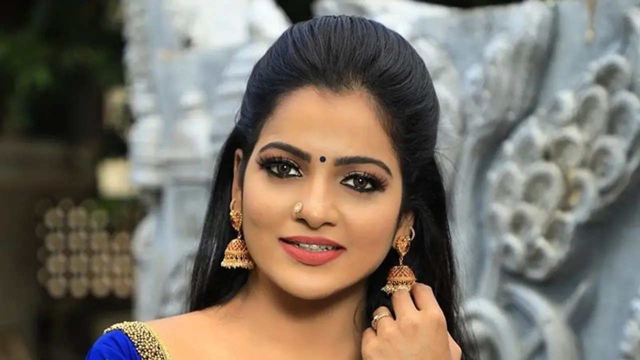 இதை பார்க்க சித்ரா இல்லையே..? சாதனையை நினைத்து கண் கலங்கும் ரசிகர்கள்..! இதை பார்க்க சித்ரா இல்லையே..? சாதனையை நினைத்து கண் கலங்கும் ரசிகர்கள்..!