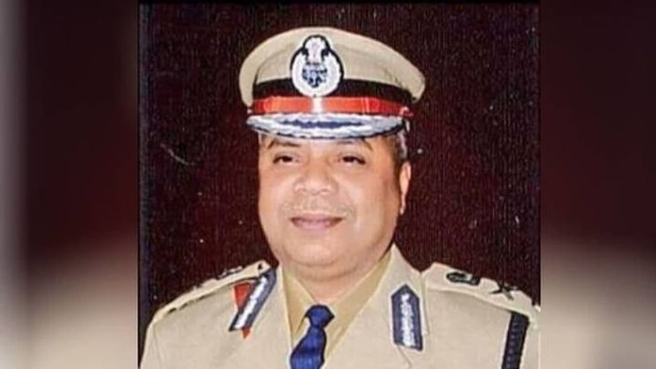 पूर्व डीजी भवेश कुमार सिंह होंगे यूपी के चौथे मुख्य सूचना आयुक्त, राज्यपाल को भेजा गया प्रस्ताव पूर्व डीजी भवेश कुमार सिंह होंगे यूपी के चौथे मुख्य सूचना आयुक्त, राज्यपाल को भेजा गया प्रस्ताव