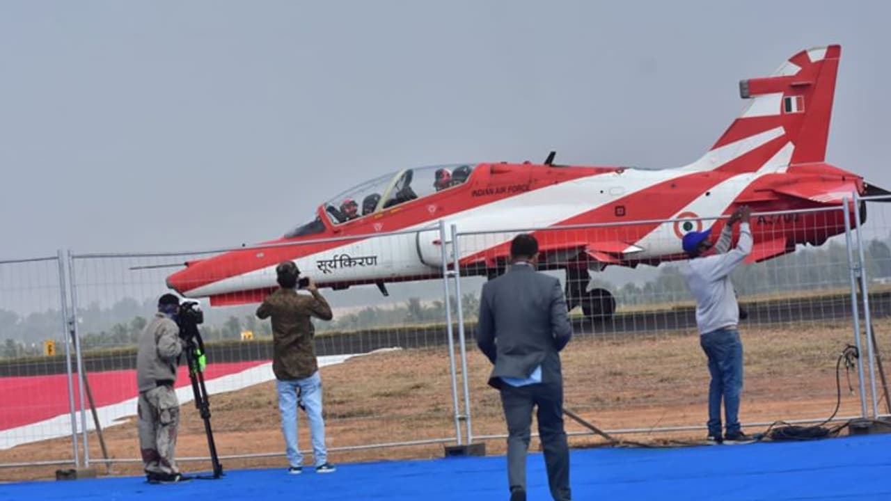 एयरो इंडिया शो शुरू: राजनाथ सिंह ने कहा, ये निवेश को बढ़ावा देगा, पीएम मोदी ने कहा एक अद्भुत मंच एयरो इंडिया शो शुरू: राजनाथ सिंह ने कहा, ये निवेश को बढ़ावा देगा, पीएम मोदी ने कहा एक अद्भुत मंच