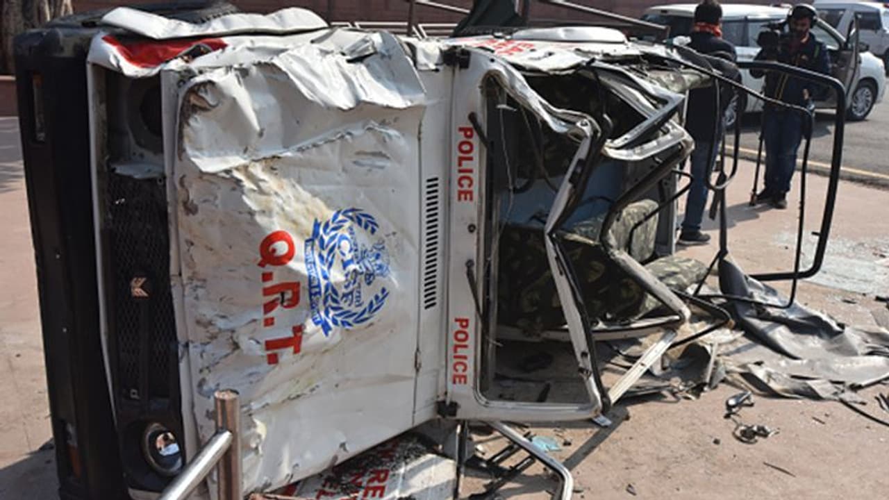 दिल्ली हिंसा की जांच कराने की याचिका को सुप्रीम कोर्ट ने क्यों खारिज किया? इसके पीछे है बड़ी वजह दिल्ली हिंसा की जांच कराने की याचिका को सुप्रीम कोर्ट ने क्यों खारिज किया? इसके पीछे है बड़ी वजह