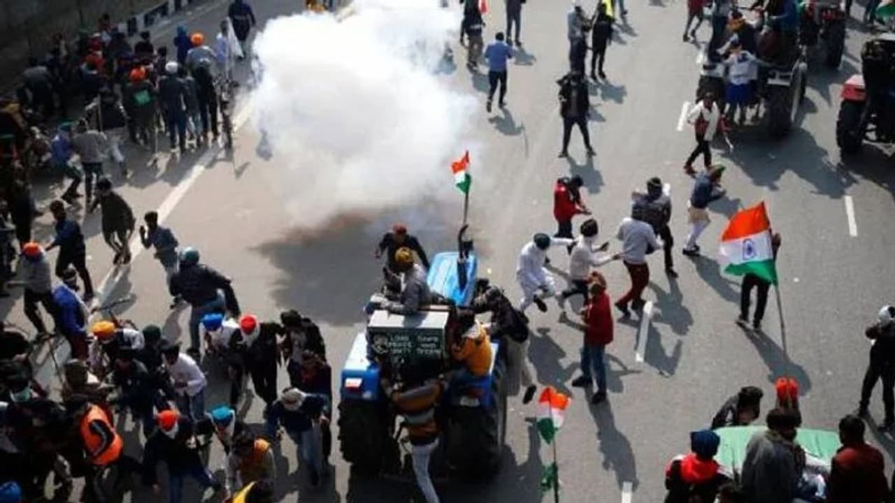 सरकार ने ट्विटर को दी चेतावनी, किसान आंदोलन से संबंधित विवादित ट्विटर हैंडल नहीं रोके तो होगी कार्रवाई सरकार ने ट्विटर को दी चेतावनी, किसान आंदोलन से संबंधित विवादित ट्विटर हैंडल नहीं रोके तो होगी कार्रवाई