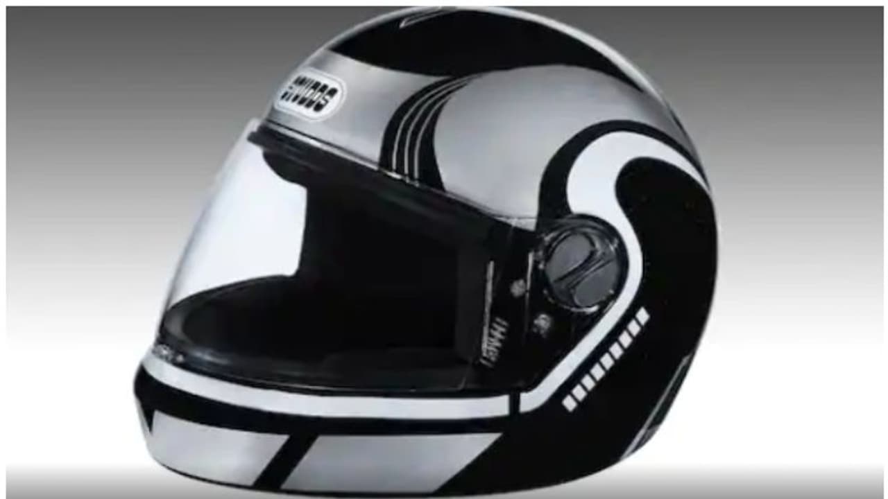 'തല കേടാക്കേണ്ട'; പുതിയ മോഡല് ഹെല്മറ്റ് അവതരിപ്പിച്ച് സ്റ്റഡ്സ് 'തല കേടാക്കേണ്ട'; പുതിയ മോഡല് ഹെല്മറ്റ് അവതരിപ്പിച്ച് സ്റ്റഡ്സ്