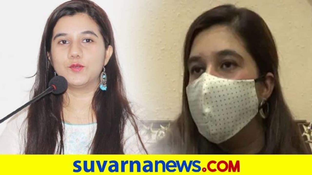 ಭಾರತದ ಮೊದಲ ಯಂಗೆಸ್ಟ್ ಲೇಡಿ ಪೈಲಟ್: ಕಾಶ್ಮೀರಿ ಯುವತಿ ಸಾಧನೆಗೆ ಶ್ಲಾಘನೆ ಭಾರತದ ಮೊದಲ ಯಂಗೆಸ್ಟ್ ಲೇಡಿ ಪೈಲಟ್: ಕಾಶ್ಮೀರಿ ಯುವತಿ ಸಾಧನೆಗೆ ಶ್ಲಾಘನೆ