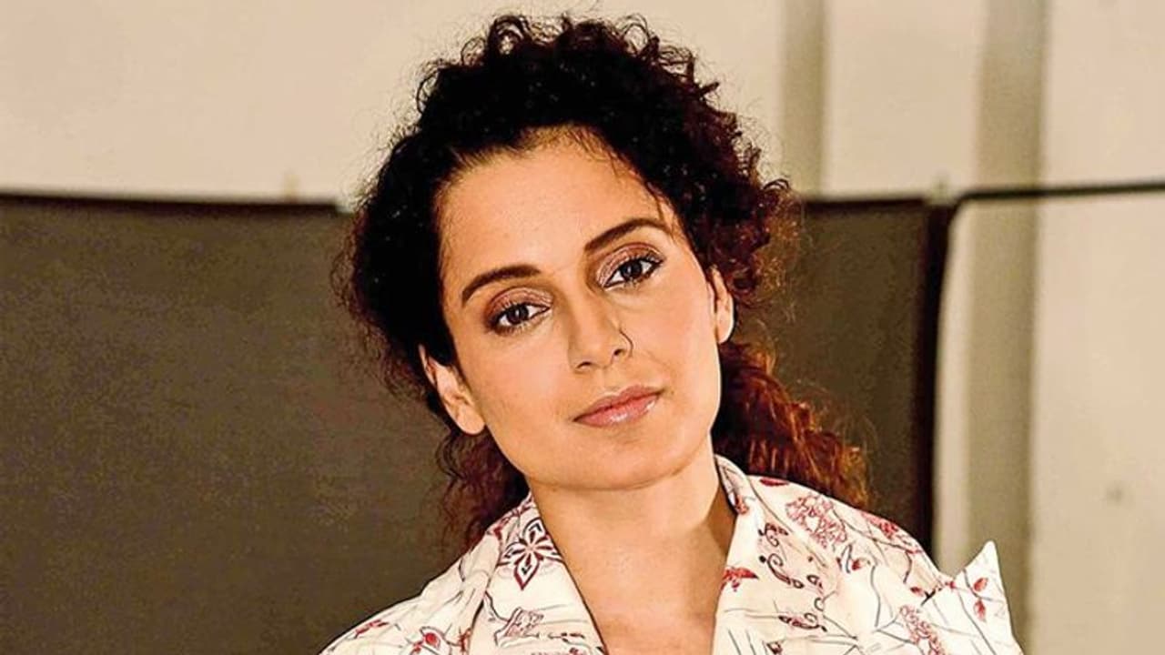 कंगना रनोट ने तोड़े ट्विटर के नियम तो प्लेटफॉर्म की ओर से लिया गया एक्ट्रेस के खिलाफ ये बड़ा ऐक्शन कंगना रनोट ने तोड़े ट्विटर के नियम तो प्लेटफॉर्म की ओर से लिया गया एक्ट्रेस के खिलाफ ये बड़ा ऐक्शन