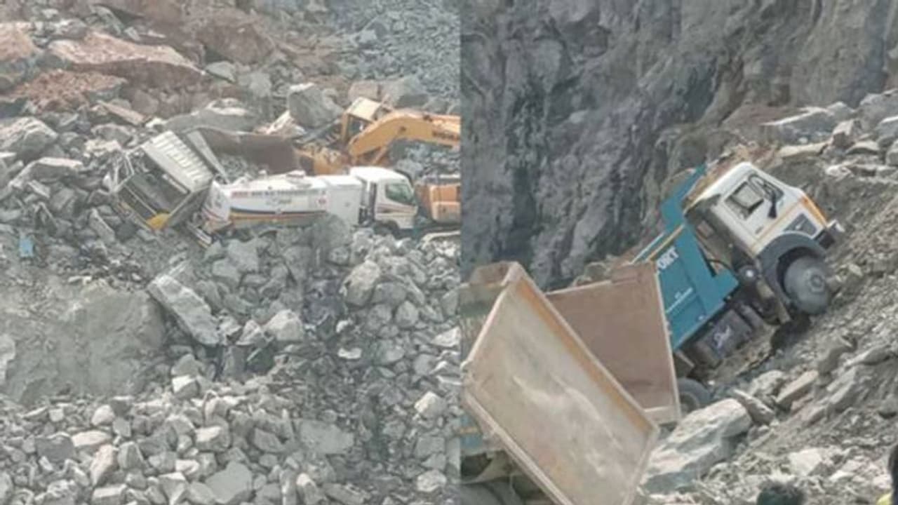 காஞ்சிபுரம் கல்குவாரியில் பயங்கர விபத்து.. 4 பேர் பலி... 20 பேர் உயிரோடு புதைந்தனர்.. நீடிக்கும் சிக்கல்..! காஞ்சிபுரம் கல்குவாரியில் பயங்கர விபத்து.. 4 பேர் பலி... 20 பேர் உயிரோடு புதைந்தனர்.. நீடிக்கும் சிக்கல்..!