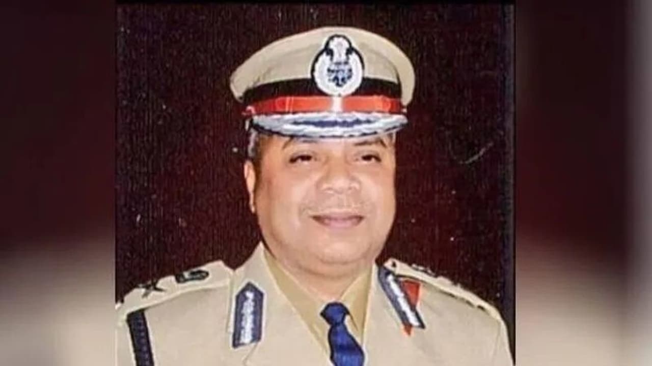 कौन हैं ये पूर्व डीजी भवेश कुमार सिंह, जो होंगे यूपी के चौथे मुख्य सूचना आयुक्त कौन हैं ये पूर्व डीजी भवेश कुमार सिंह, जो होंगे यूपी के चौथे मुख्य सूचना आयुक्त