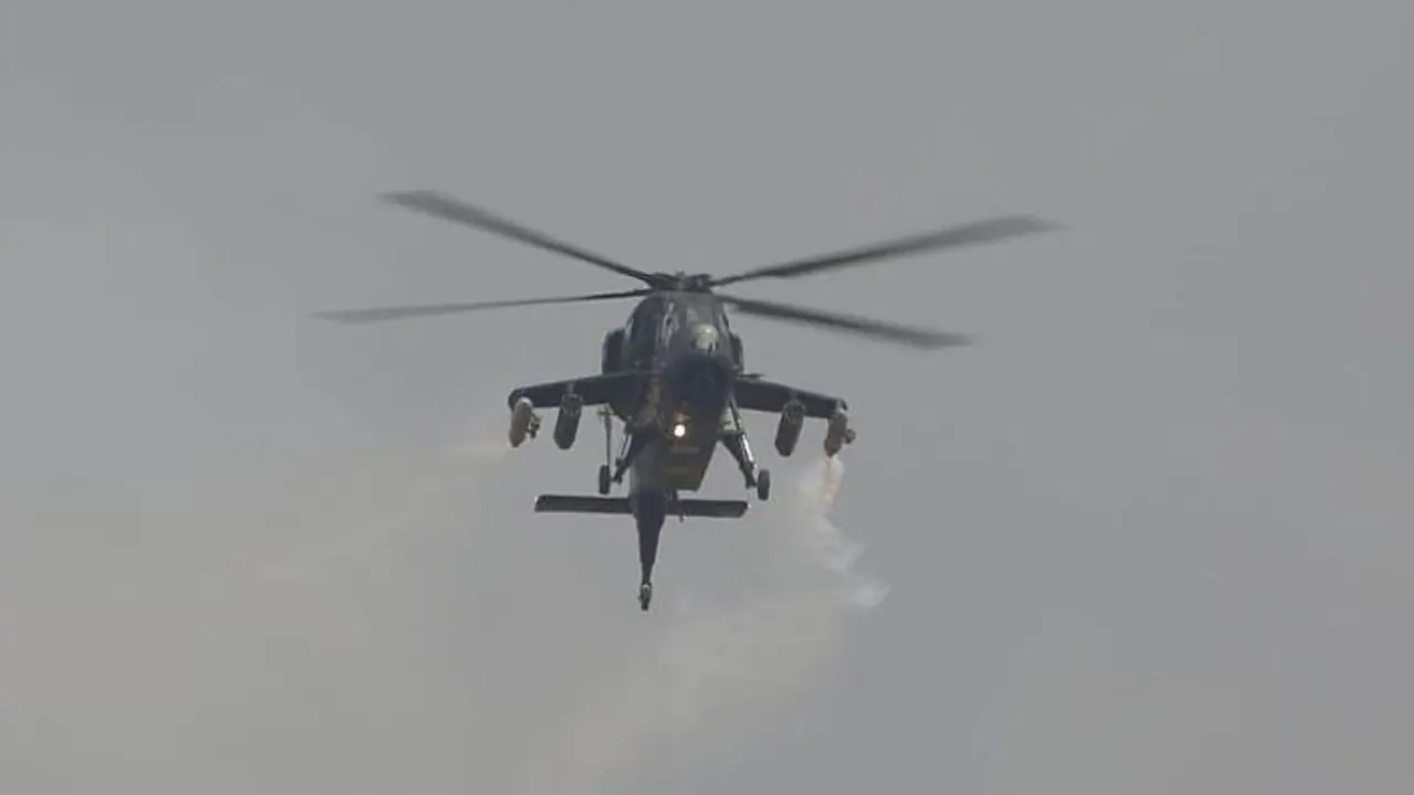 ఇండియన్ ఎయిర్ ఫోర్స్ చాఫర్ ఎమర్జెన్సీ ల్యాండింగ్ .. త్రుటిలో తప్పిన పెనుప్రమాదం .. ఇండియన్ ఎయిర్ ఫోర్స్ చాఫర్ ఎమర్జెన్సీ ల్యాండింగ్ .. త్రుటిలో తప్పిన పెనుప్రమాదం ..