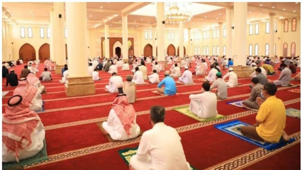 Gulf News : സൗദി അറേബ്യയിലെ പള്ളികളിൽ മാസ്കും സാമൂഹിക അകലവും നിർബന്ധം Gulf News : സൗദി അറേബ്യയിലെ പള്ളികളിൽ മാസ്കും സാമൂഹിക അകലവും നിർബന്ധം