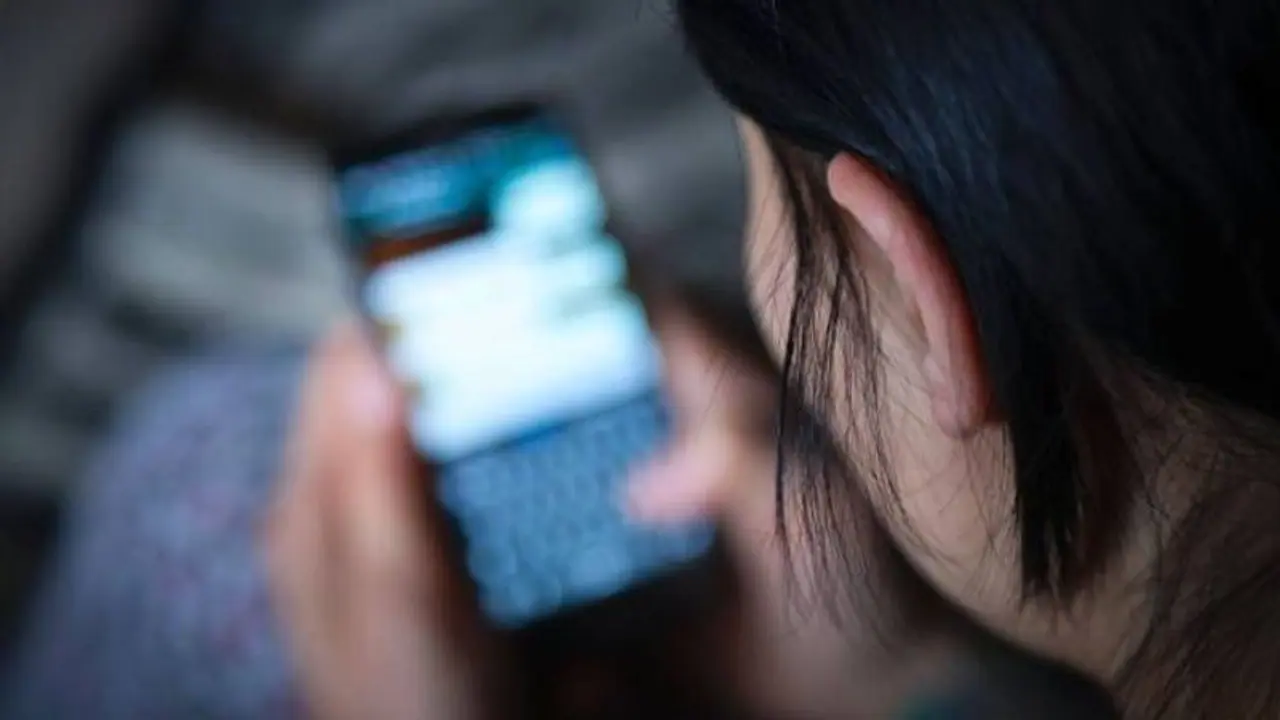 ಅಪ್ಪ ಅಮ್ಮ ಮೊಬೈಲ್‌ ಕೊಡ್ತಿಲ್ಲ ಅನ್ನೋ ಕಾರಣಕ್ಕೆ ಪೊಲೀಸ್‌ ಠಾಣೆ ಮೆಟ್ಟಿಲೇರಿದ ಮಕ್ಕಳು!