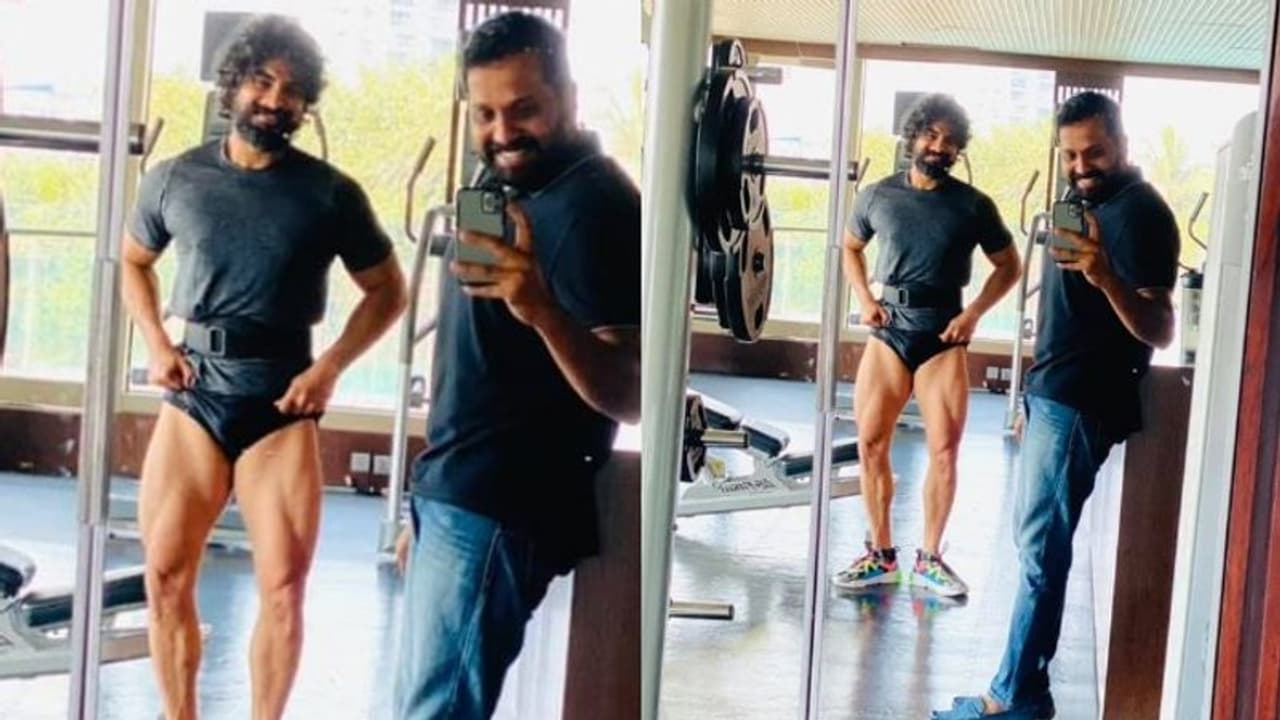 'മനുഷ്യനെ അസൂയയാക്കി പണ്ടാരടക്കി'; ടൊവിനോ 'വന് പൊളി'യാണെന്ന് അരുണ് ഗോപി 'മനുഷ്യനെ അസൂയയാക്കി പണ്ടാരടക്കി'; ടൊവിനോ 'വന് പൊളി'യാണെന്ന് അരുണ് ഗോപി