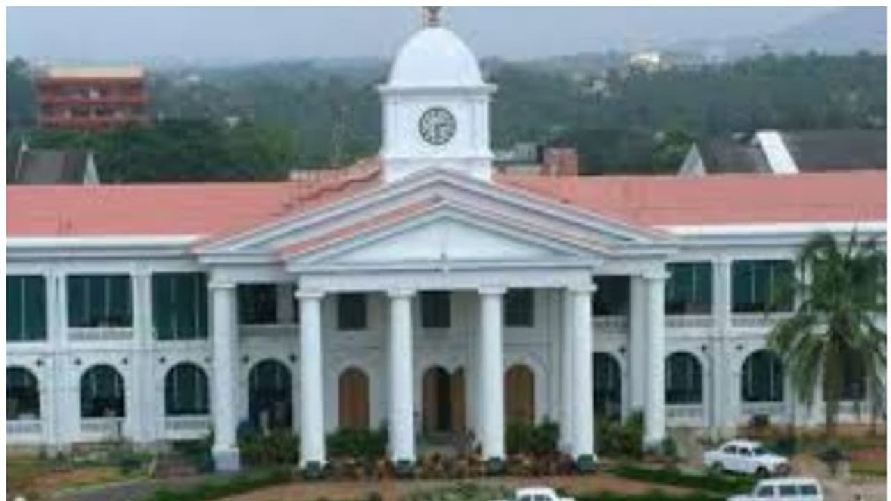 എംഎല്‍എയായിരിക്കെ മരിച്ച കെ വി വിജയദാസിന്റെ മകന് ഓഡിറ്റ് വകുപ്പില്‍ നിയമനം