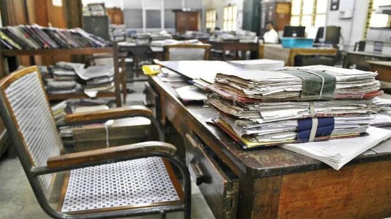 வெளுத்து வாங்கும் கனமழை.. எங்கும் பார்த்தாலும் வெள்ளக்காடு.. சென்னையில் அனைத்து கவர்மெண்ட் ஆபீசுக்கும் லீவு.! வெளுத்து வாங்கும் கனமழை.. எங்கும் பார்த்தாலும் வெள்ளக்காடு.. சென்னையில் அனைத்து கவர்மெண்ட் ஆபீசுக்கும் லீவு.!