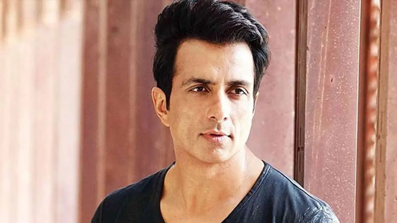 మహాశివరాత్రి సందర్భంగా ట్రోల్స్ కి గురైన రియల్ హీరో సోనూసూద్ మహాశివరాత్రి సందర్భంగా ట్రోల్స్ కి గురైన రియల్ హీరో సోనూసూద్