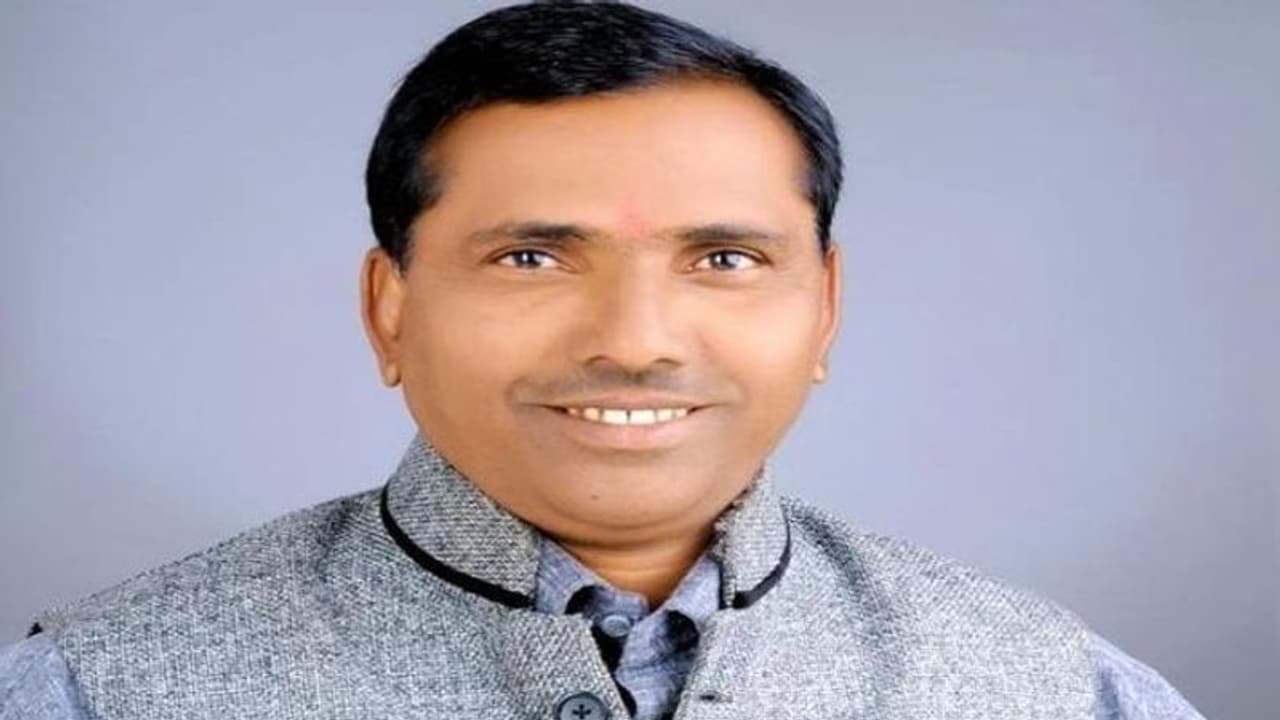 राजस्थान में BJP विधायक पर रेप का केस दर्ज, महिला ने सुनाई आपबीती..3 साल से यौन शोषण कर रहा था MLA राजस्थान में BJP विधायक पर रेप का केस दर्ज, महिला ने सुनाई आपबीती..3 साल से यौन शोषण कर रहा था MLA