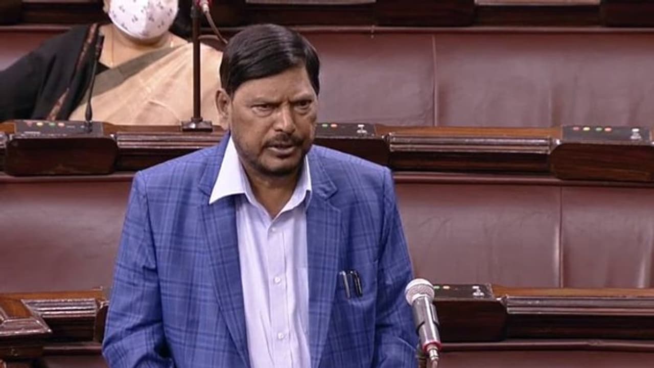 सत्र: रामदास अठावले ने कहा, जो बोल रहे हैं बिल है काला, उनके मुंह को लगाना है ताला, जानें आज क्या क्या हुआ? सत्र: रामदास अठावले ने कहा, जो बोल रहे हैं बिल है काला, उनके मुंह को लगाना है ताला, जानें आज क्या क्या हुआ?