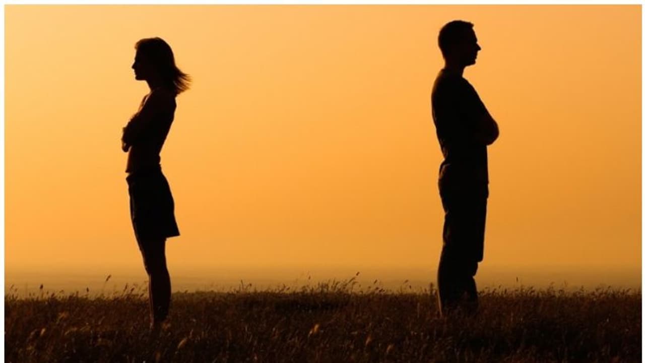 ഇൻസ്റ്റയിൽ പറഞ്ഞത് മധുരപ്പതിനെട്ട്, നേരിൽ കണ്ടപ്പോൾ അമ്മയുടെ പ്രായവും നാല് മക്കളും; പൊട്ടിക്കരഞ്ഞ് കാമുകൻ ഇൻസ്റ്റയിൽ പറഞ്ഞത് മധുരപ്പതിനെട്ട്, നേരിൽ കണ്ടപ്പോൾ അമ്മയുടെ പ്രായവും നാല് മക്കളും; പൊട്ടിക്കരഞ്ഞ് കാമുകൻ