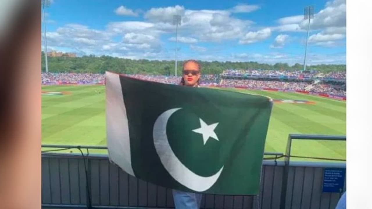 Fact Check, কৃষকদের সমর্থন জানিয়ে পাকিস্তানের পতাকা হাতে রিহানা Fact Check, কৃষকদের সমর্থন জানিয়ে পাকিস্তানের পতাকা হাতে রিহানা