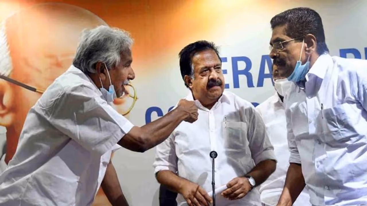 തെരഞ്ഞെടുപ്പ്: കോൺഗ്രസ് യോഗം ഇന്ന് കൊച്ചിയിൽ, ഓൺലൈൻ ചർച്ചയുമായി തരൂർ തെരഞ്ഞെടുപ്പ്: കോൺഗ്രസ് യോഗം ഇന്ന് കൊച്ചിയിൽ, ഓൺലൈൻ ചർച്ചയുമായി തരൂർ