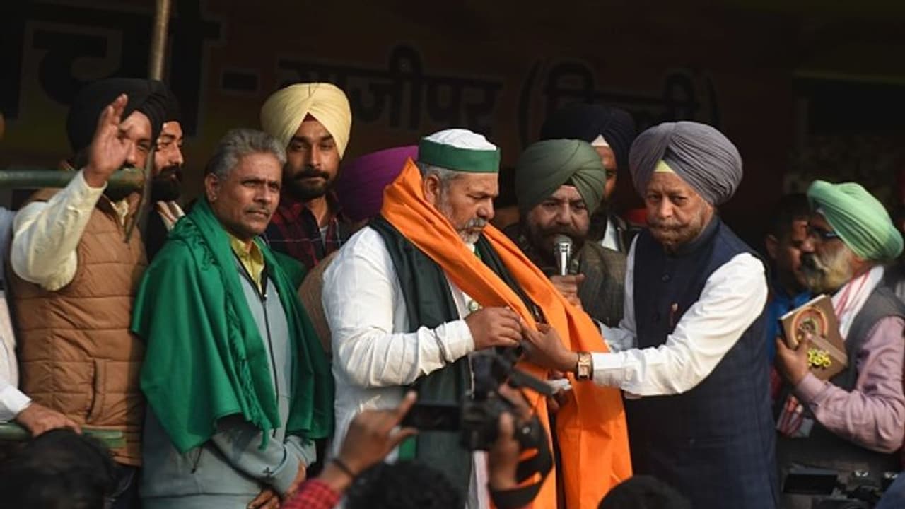 খিদে নিয়ে ব্যবসার অনুমতি নয়, চড়া সুরেই বললেন আন্দোলনকারী কৃষক নেতা রাকেশ টিকাইত খিদে নিয়ে ব্যবসার অনুমতি নয়, চড়া সুরেই বললেন আন্দোলনকারী কৃষক নেতা রাকেশ টিকাইত