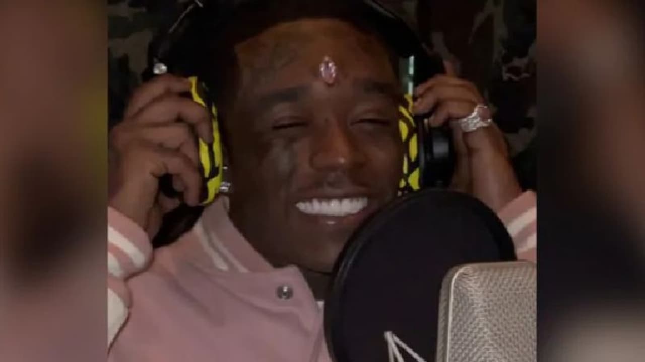 175 കോടിയുടെ ഡയമണ്ട് നെറ്റിയില്‍ തുന്നിച്ചേര്‍ത്ത് റാപ് ഗായകന്‍; വീഡിയോ...