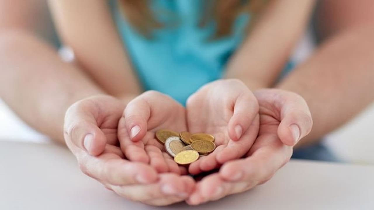 மார்ச் 31 கடைசி: செல்வமகள் சேமிப்புத் திட்டம், பிபிஎப் செயலற்றதாகாமல் பார்த்துக்குங்க மார்ச் 31 கடைசி: செல்வமகள் சேமிப்புத் திட்டம், பிபிஎப் செயலற்றதாகாமல் பார்த்துக்குங்க