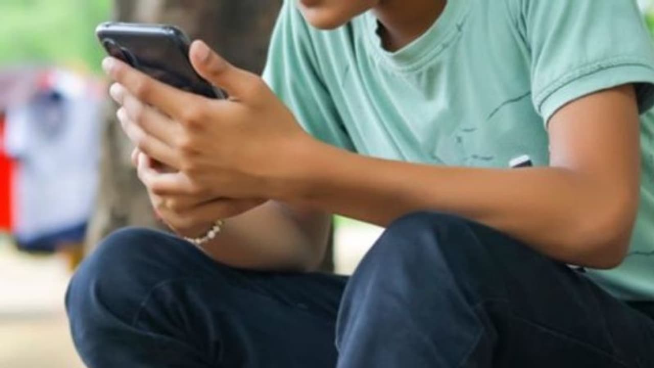 మ్యాట్రిమోని లో డీటైల్స్ తీసుకొని.. యువతితో ఎరవేసి.. మ్యాట్రిమోని లో డీటైల్స్ తీసుకొని.. యువతితో ఎరవేసి..