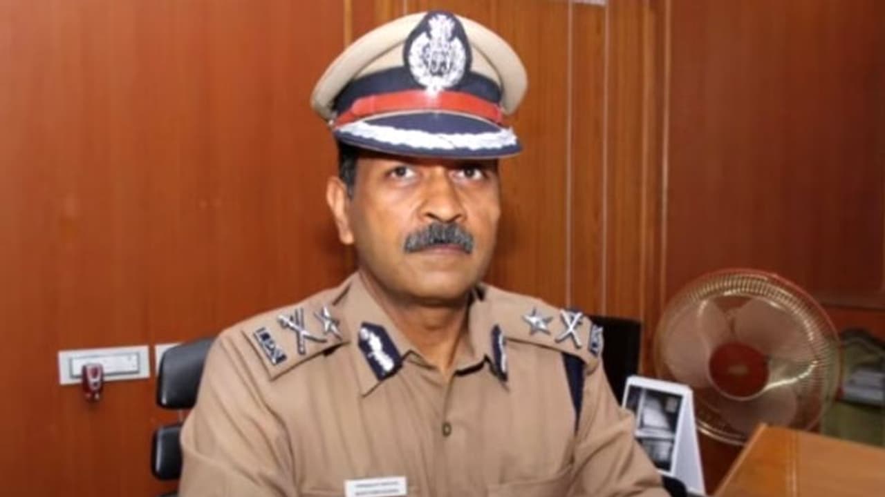 அசால்டாக இருக்காதிங்க மக்களே.. கட்டுப்பாட்டை மீறுவோர் மீது கடும் நடவடிக்கை..சென்னை காவல் ஆணையர் எச்சரிக்கை. அசால்டாக இருக்காதிங்க மக்களே.. கட்டுப்பாட்டை மீறுவோர் மீது கடும் நடவடிக்கை..சென்னை காவல் ஆணையர் எச்சரிக்கை.