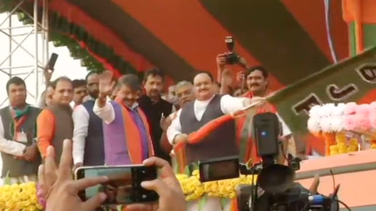 प. बंगाल: जेपी नड्डा ने 'परिवर्तन यात्रा' को दिखाई हरी झंडी, बीजेपी का दावा 'TMC इस बार जाएगी' प. बंगाल: जेपी नड्डा ने 'परिवर्तन यात्रा' को दिखाई हरी झंडी, बीजेपी का दावा 'TMC इस बार जाएगी'