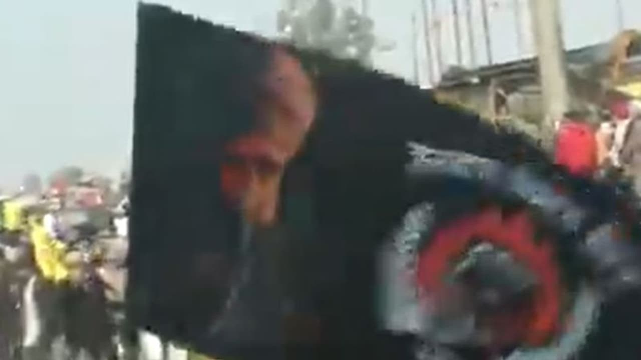 ರೈತರ ಚಕ್ಕಾ ಜಾಮ್ ಪ್ರತಿಭಟನೆ ನಡುವೆ ಹಾರಾಡಿತಾ ಖಲಿಸ್ತಾನ್ ಭಿಂದ್ರನ್ವಾಲೆ ಧ್ವಜ? ರೈತರ ಚಕ್ಕಾ ಜಾಮ್ ಪ್ರತಿಭಟನೆ ನಡುವೆ ಹಾರಾಡಿತಾ ಖಲಿಸ್ತಾನ್ ಭಿಂದ್ರನ್ವಾಲೆ ಧ್ವಜ?