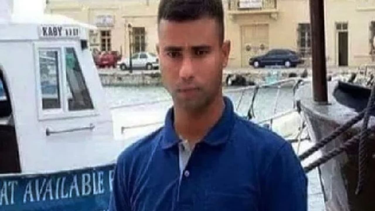 10 लाख की फिरौती नहीं मिलने पर 27 साल के नौसैनिक को बदमाशों ने जिंदा जलाकर मार डाला 10 लाख की फिरौती नहीं मिलने पर 27 साल के नौसैनिक को बदमाशों ने जिंदा जलाकर मार डाला