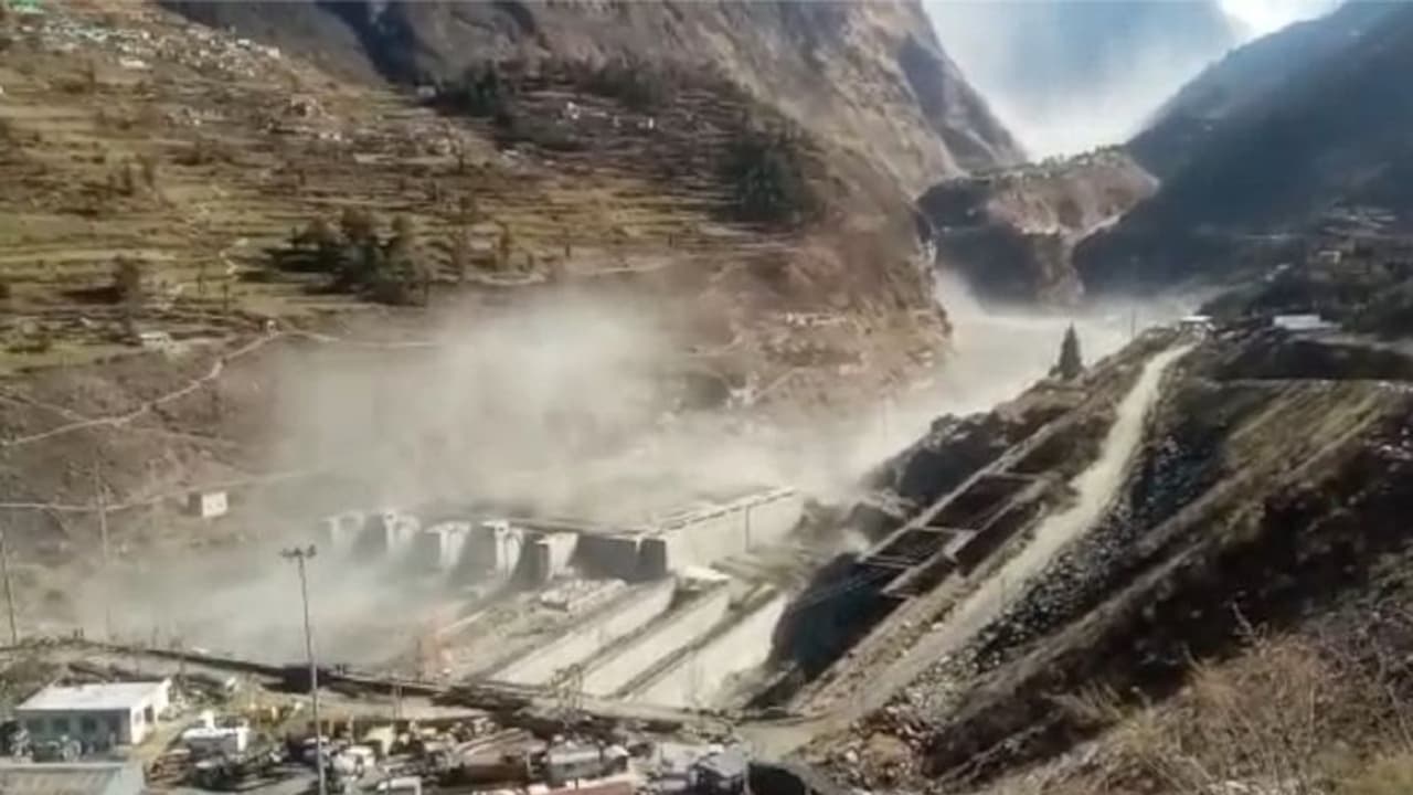 ಉತ್ತರಖಂಡ ಹಿಮಸ್ಫೋಟದಿಂದ ಪ್ರವಾಹ; 150 ಮಂದಿ ಕಣ್ಮರೆ, ಪರಿಸ್ಥಿತಿ ಅವಲೋಕಿಸಿದ ಮೋದಿ! ಉತ್ತರಖಂಡ ಹಿಮಸ್ಫೋಟದಿಂದ ಪ್ರವಾಹ; 150 ಮಂದಿ ಕಣ್ಮರೆ, ಪರಿಸ್ಥಿತಿ ಅವಲೋಕಿಸಿದ ಮೋದಿ!