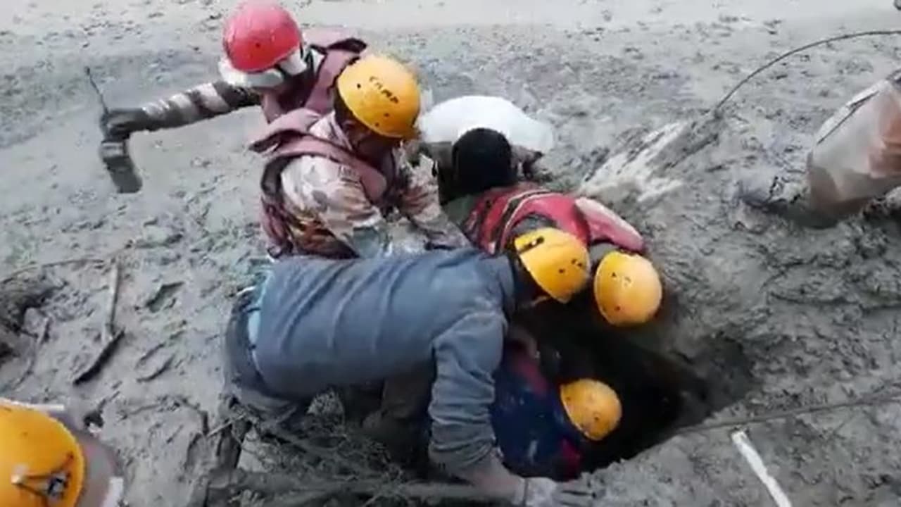 ಪ್ರವಾಹ ದುರಂತ; ಮಡಿದವರ ಕುಟುಂಬಕ್ಕೆ ಹೆಚ್ಚುವರಿ 2 ಲಕ್ಷ ರೂ ಘೋಷಿಸಿದ ಮೋದಿ! ಪ್ರವಾಹ ದುರಂತ; ಮಡಿದವರ ಕುಟುಂಬಕ್ಕೆ ಹೆಚ್ಚುವರಿ 2 ಲಕ್ಷ ರೂ ಘೋಷಿಸಿದ ಮೋದಿ!