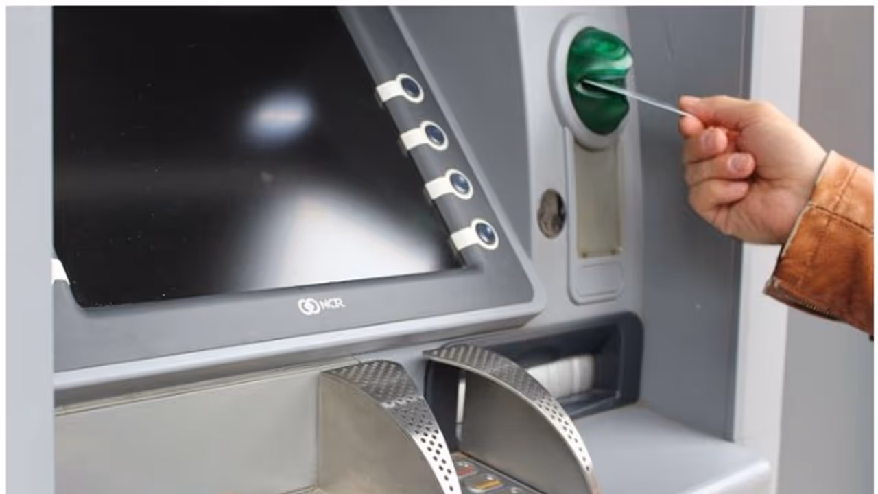 'ATM Baba' on the loose! Search on for man who runs crash course on 15 minute ATM break ins in Lucknow 'ATM Baba' on the loose! Search on for man who runs crash course on 15 minute ATM break ins in Lucknow