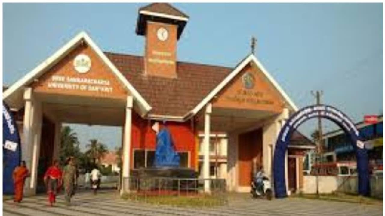 സംസ്കൃത സർവകലാശാല നിയമന വിവാദം; ഗവര്ണര്ക്ക് സേവ് യൂണിവേഴ്സിറ്റി ക്യാമ്പയിൻ കമ്മിറ്റിയുടെ പരാതി സംസ്കൃത സർവകലാശാല നിയമന വിവാദം; ഗവര്ണര്ക്ക് സേവ് യൂണിവേഴ്സിറ്റി ക്യാമ്പയിൻ കമ്മിറ്റിയുടെ പരാതി