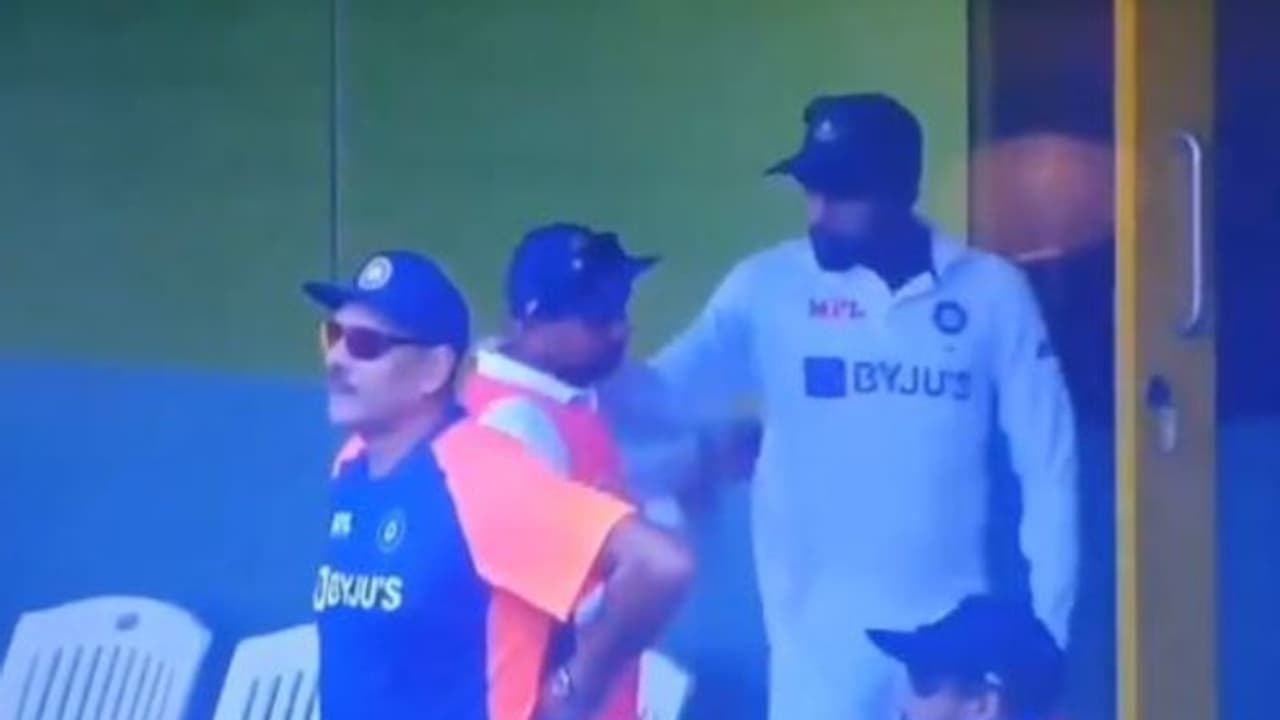 ভারতীয় দলের অন্দরে কী অশান্তির আগুন, কুলদীপ সিরাজের ভাইরাল ভিডিও ঘিরে প্রশ্ন ভারতীয় দলের অন্দরে কী অশান্তির আগুন, কুলদীপ সিরাজের ভাইরাল ভিডিও ঘিরে প্রশ্ন