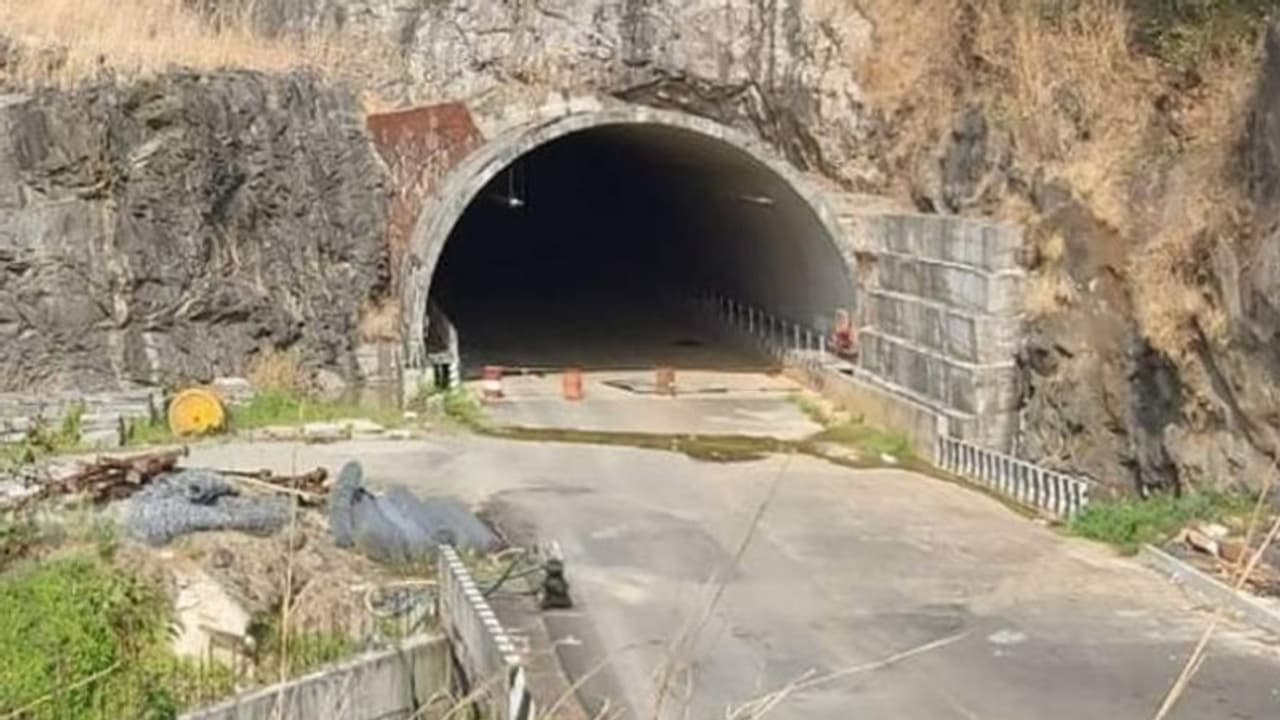 കുതിരാൻ; 'മാർച്ചിനുള്ളില് ഒരു തുരങ്കം തുറന്നുകൊടുക്കും', ആവര്ത്തിച്ച് കരാര് കമ്പനി കുതിരാൻ; 'മാർച്ചിനുള്ളില് ഒരു തുരങ്കം തുറന്നുകൊടുക്കും', ആവര്ത്തിച്ച് കരാര് കമ്പനി