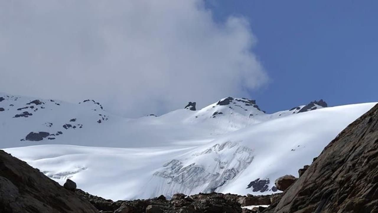প্রাইমা ফেসি হিমবাহ ঝুলে রয়েছে, বিপর্যয়ের কারণ দেখতে আকাশ পথে পরিদর্শন DRDO র প্রাইমা ফেসি হিমবাহ ঝুলে রয়েছে, বিপর্যয়ের কারণ দেখতে আকাশ পথে পরিদর্শন DRDO র